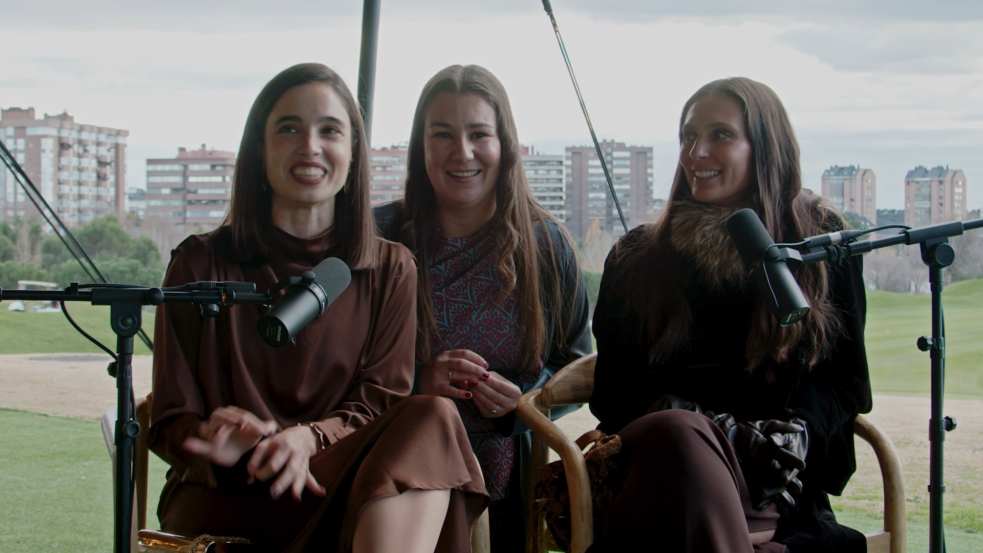 Chicas sonriendo